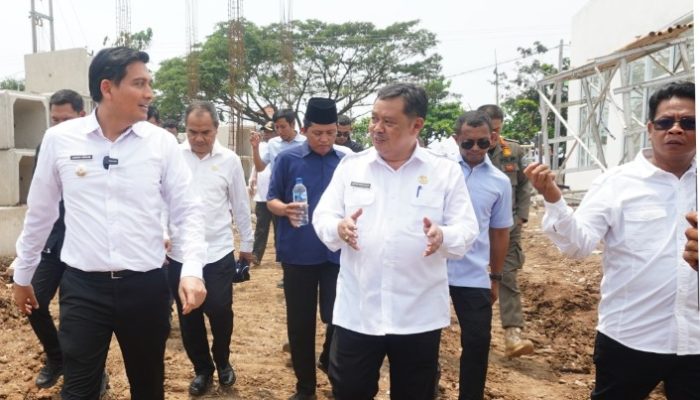 Bupati Indramayu Tinjau Pembangunan Kampung Nelayan