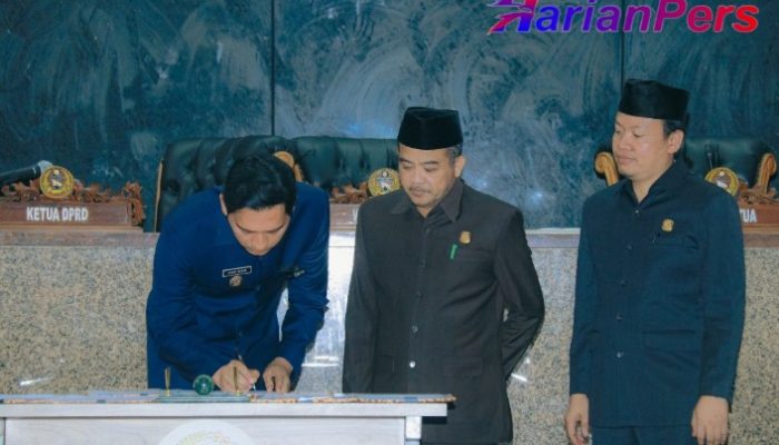 Penandatanganan Perubahan Propemperda 2025 Bersama Bupati dan DPRD Kabupaten Indramayu 