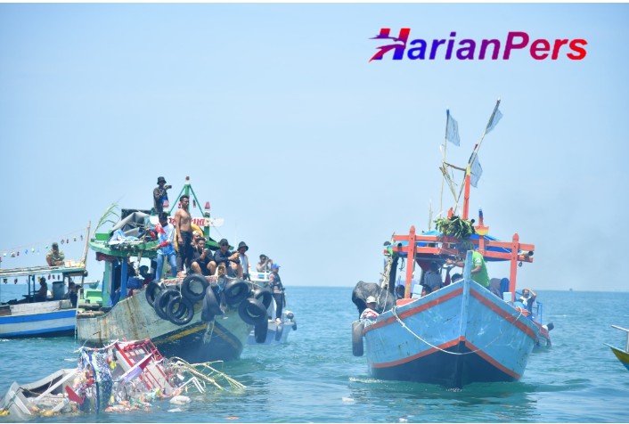 Wabup H. Syaefudin : Pesta Laut Karangsong Indramayu Jadi Simbol Syukur dan Gotong Royong Nelayan