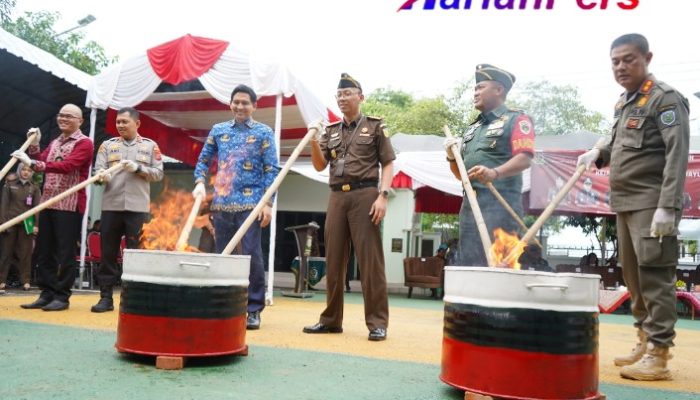 Kejari Indramayu Musnahkan Barang Bukti 128 Perkara, Bupati Lucky Hakim: Kita Perang Terhadap Pelaku Kejahatan