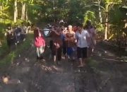 Kisah Siti Nuraidah, Ibu Hamil yang Ditandu karena Jalan Rusak