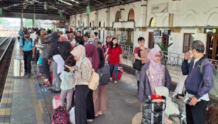 Libur Panjang Waisak 2025, Penumpang Kereta Api Daop 3 Cirebon Melonjak