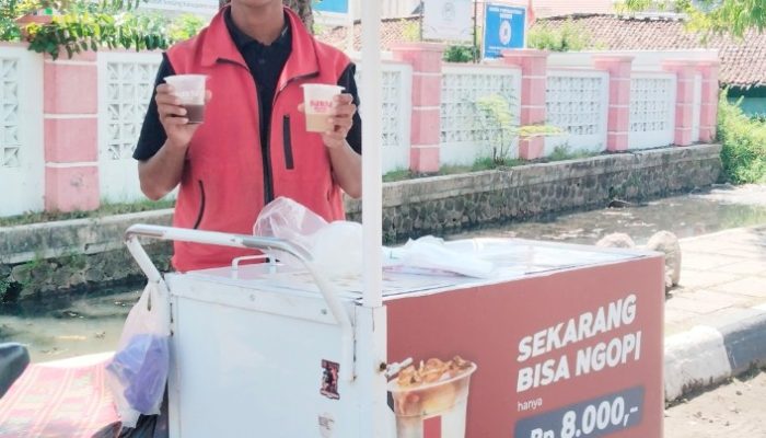 Cerita Aris Anak Muda Pilih Menjual Kopi Keliling Demi Ibunya.