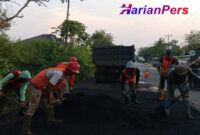 Pemeliharaan ruas jalan karangsinom - gabuskulon Oleh DPUPR Indramayu Tuai Apresiasi Warga