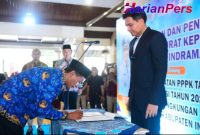 Bupati Indramayu Lucky Hakim Serahkan 769 SK Pengangkatan PPPK Tahap I