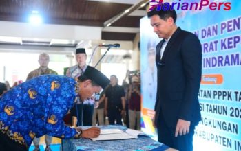 Bupati Indramayu Lucky Hakim Serahkan 769 SK Pengangkatan PPPK Tahap I