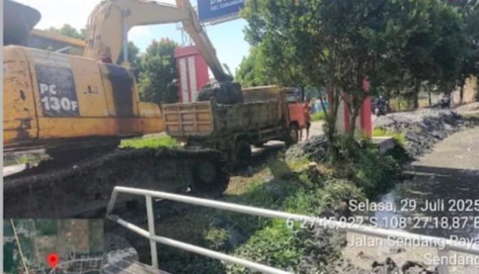 Normalisasi Saluran Pembuang di Sendang, PUPR Indramayu Siaga Cegah Banjir dan Genangan