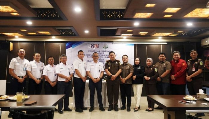 KAI Daop 3 Cirebon Tandatangani Kerjasama Bersama Kejari Subang