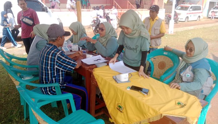HUT Golkar ke-61, 2.000 Paket Sembako Murah dan Layanan Kesehatan Gratis Dibagikan di Cianjur