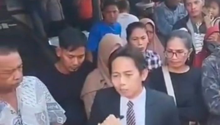 Tuntut Hukuman Mati, Masyarakat & Keluarga PUTRI APRIYANI Geruduk Polres Indramayu