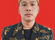 Verifikasi Berkas Administrasi Mixvan fatoni (rozy) Bakal Calon Kepala Desa Limbang Sukses