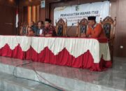 Pj Kepala Desa Ngaluran Demak Bagikan Tunjangan Hari Raya.