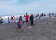 Hari Ketiga Lebaran, Pantai Apra Diserbu Ribuan Wisatawan
