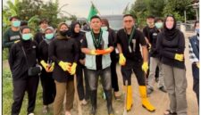 Aksi Sosial HMI Indramayu Di Bulan Ramadhan, Atasi Sampah โLETโS CLEAN IT UP TOGETHERโ