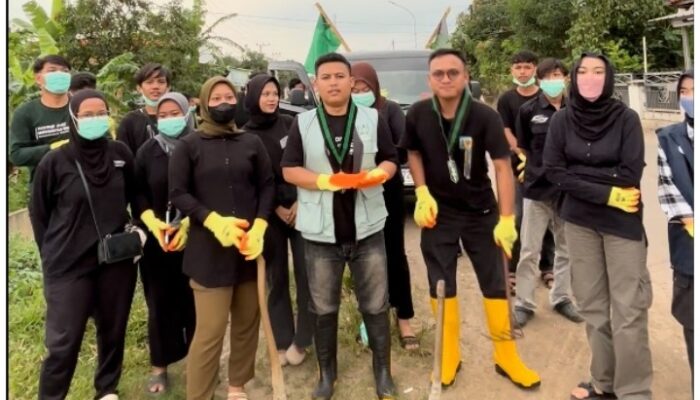 Aksi Sosial HMI Indramayu Di Bulan Ramadhan, Atasi Sampah “LET’S CLEAN IT UP TOGETHER“