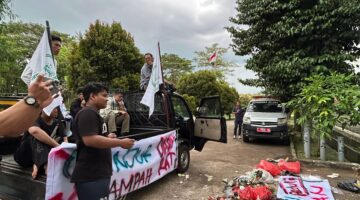 Cianjur Darurat Sampah, BEM PTNU Gelar Aksi di Depan Kantor DLH: Tuntut Evaluasi Total