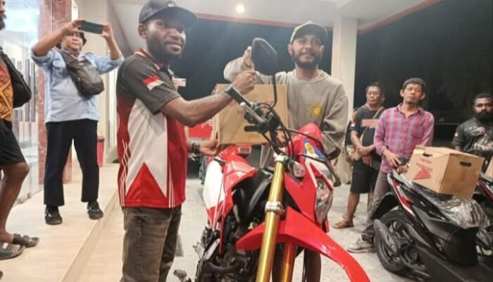 Para Juara 4 Kategore Telah Menerima Hadiah Motor.