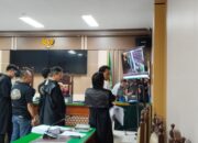 Jenazah Budi 180 Cm & Beras Di Kursi Depan Mobil BOX