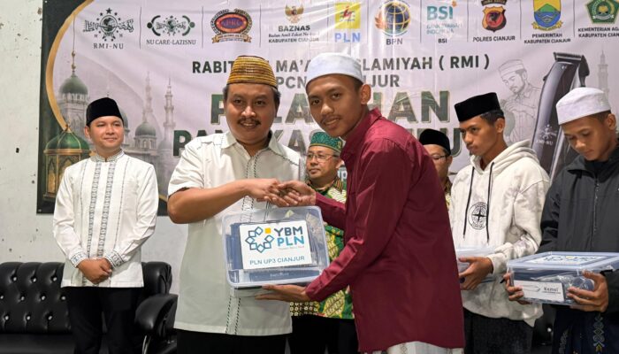 Cetak Santri Mandiri, RMI PCNU Cianjur Gelar Pelatihan Pangkas Rambut untuk 50 Pesantren