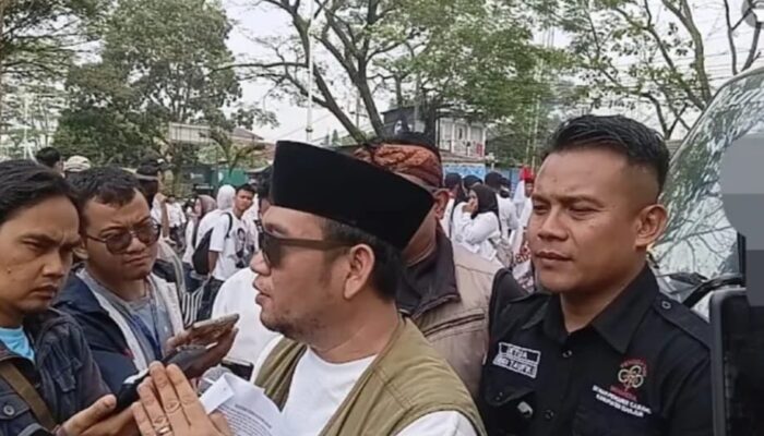 Ribuan Relawan SPPG Geruduk DPRD Cianjur, Tuntut Program MBG Tetap Lanjut