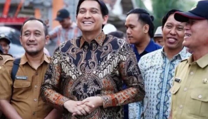 Bupati Lucky Hakim Tinjau Pembangunan Beberapa Ruas Pengecoran Jalan