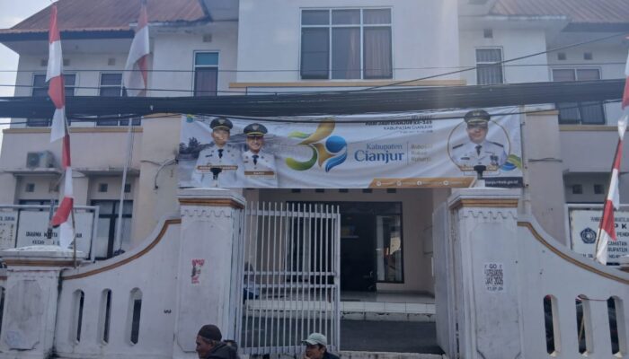 ADA TULISAN “TEMPAT PEREKAM”, WARGA MALAH DILARANG REKAM DI KANTOR KECAMATAN CIANJUR