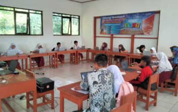 DISDIKPORA CIANJUR TURUN LAPANGAN TINJAU KELAS JAUH SDN BANYUASIH: 45 SISWA MASIH “ANTRI” FASILITAS