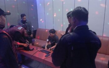 RAZIA TEMPAT HIBURAN CIANJUR! 1 PRIA POSITIF TEMBAKAU SINTETIS DIAMANKAN