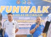 SAMBUT HUT KE-81 RI, IMIGRASI & LAPAS CIANJUR TURUN GUNUNG: BERSIHKAN MASJID & BAGI SEMBAKO DI CAMPAKA