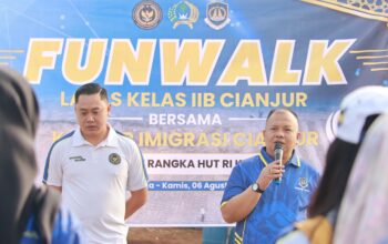 SAMBUT HUT KE-81 RI, IMIGRASI & LAPAS CIANJUR TURUN GUNUNG: BERSIHKAN MASJID & BAGI SEMBAKO DI CAMPAKA