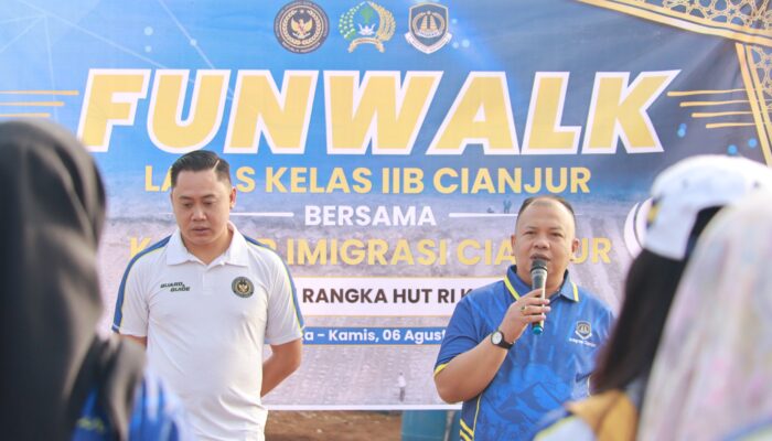 SAMBUT HUT KE-81 RI, IMIGRASI & LAPAS CIANJUR TURUN GUNUNG: BERSIHKAN MASJID & BAGI SEMBAKO DI CAMPAKA