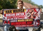 GERUDUK KANTOR DESA, WARGA MUARACIKADU DESAK KADES DAN SEKDES MUNDUR BUNTUT DUGAAN POTONG DANA BPJS KEMATIAN