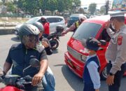 POLRES CIANJUR GANDENG WARTAWAN BAGIKAN 2.000 MASKER ANTISIPASI ABU VULKANIK ANAK KRAKATAU