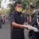 Abu Krakatau Sampai Cianjur, Golkar Bagi Ribuan Masker di Jalan Siliwangi