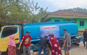 Cianjur Dilanda Kemarau Panjang, Ngerayap Community Salurkan 8.000 Liter Air Bersih ke Girimulya Cibeber