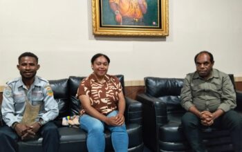 UNIPA MANOKWARI LAHIRKAN 2 SARJANA PERDANA DARI PROGRAM 100 DOKTOR, BUPATI KEEROM