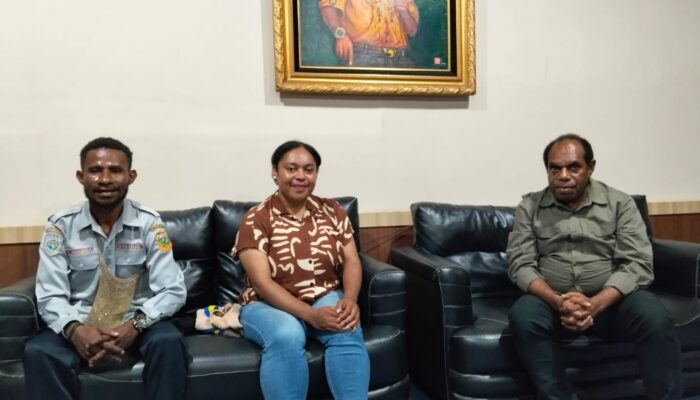 UNIPA MANOKWARI LAHIRKAN 2 SARJANA PERDANA DARI PROGRAM 100 DOKTOR, BUPATI KEEROM